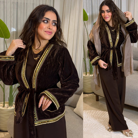 طَقْمُ ثَلَاثِ قِطَعٍ بِجَاكِيت (بَصْمَة)